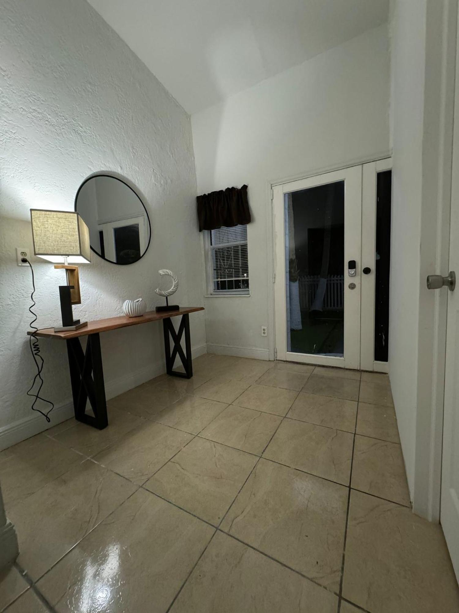 Safari Wynwood Guest house Miami